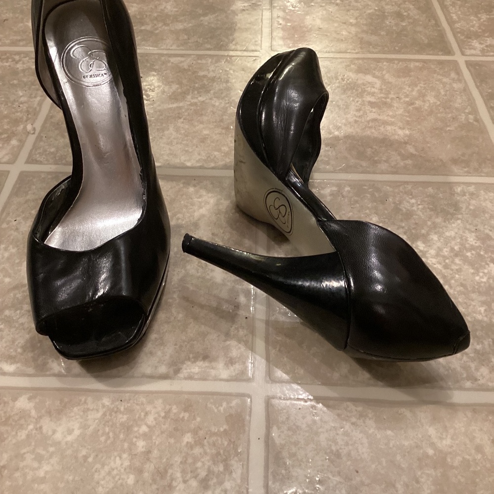 ~ Jessica Simpson Peep-Toe Platform Pumps SOLD AS-IS ~